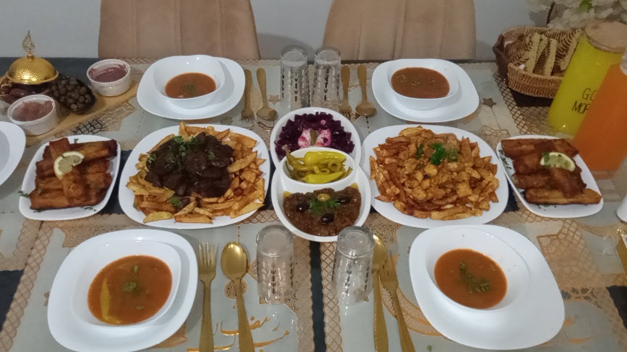 طاولة اليوم السادس من شهر رمضان 🌙 ولادي بدلولي العقلية غير لمحمر🤩 والمقلي 😍