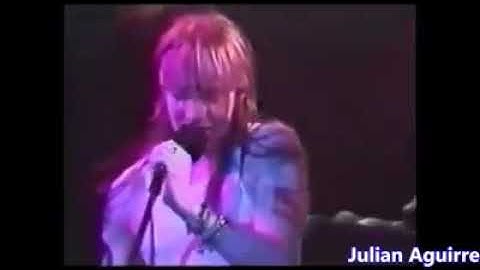 Dave Mustaine talks shit to Axl Rose during a live show🤣 #davemustaine #axlrose #megadeth