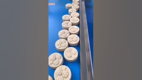 Moon cake sorting conveyor feeding tray filling packing machine high speed video