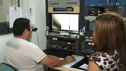 Como funciona uma redação de um telejornal?