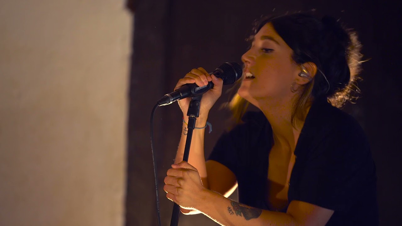 Obejrzyj EZPALAK - Hegan edo hilik ft. ANE BARRENETXEA (Baserrian Zuzenean) w YouTube Obejrzyj EZPALAK - Hegan edo hilik ft. ANE BARRENETXEA (Baserrian Zuzenean) w YouTube