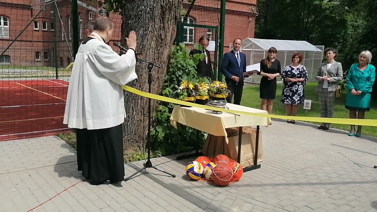 Otwarcie boisk w szkole dla niesłyszących