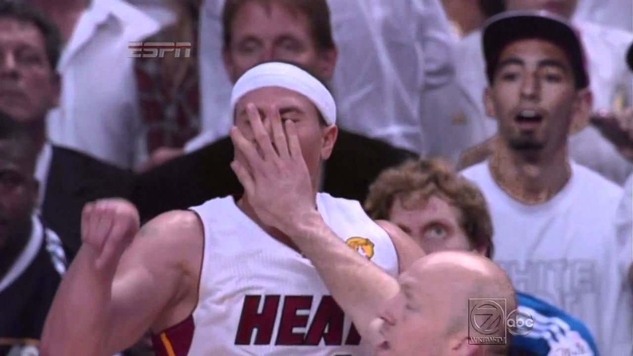 Brian Cardinal slaps Bibby's face