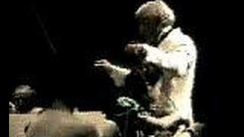 Violinist Midori breaks E-string twice and swaps 2 violins