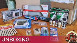 Unboxing Modelleisenbahn In H0, 2X Br146 Motivloks, Figuren A 0,09, Signale, Gleisalterungsfarben