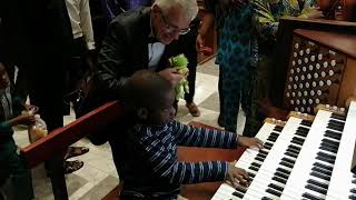 Maestro Hector Olivera Surprised By 5 Year Old Boy Playing The Allen Organ