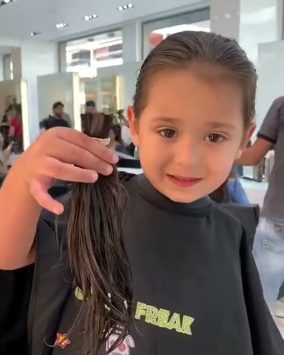 Cara memotong rambut anak perempuan mudah dan cepat