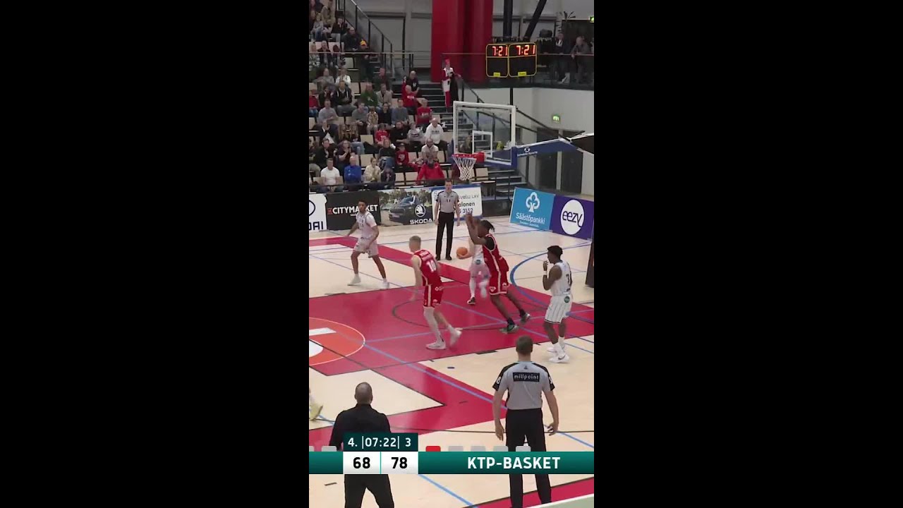 Omar Payne skies for the big oop