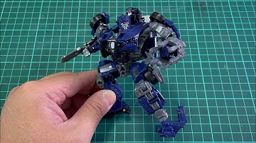 Transformers Studio Series Deluxe Class The Last Knight Barricade (Robot mode to Police Car mode)