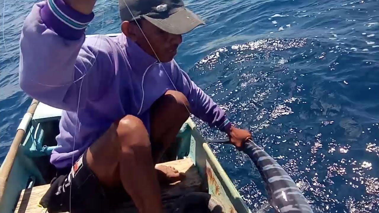 GANASNYA TARIKAN IKAN INI  || KAWAT PUN HAMPIR PUTUS DIBUATNYA #tradisionalfishing