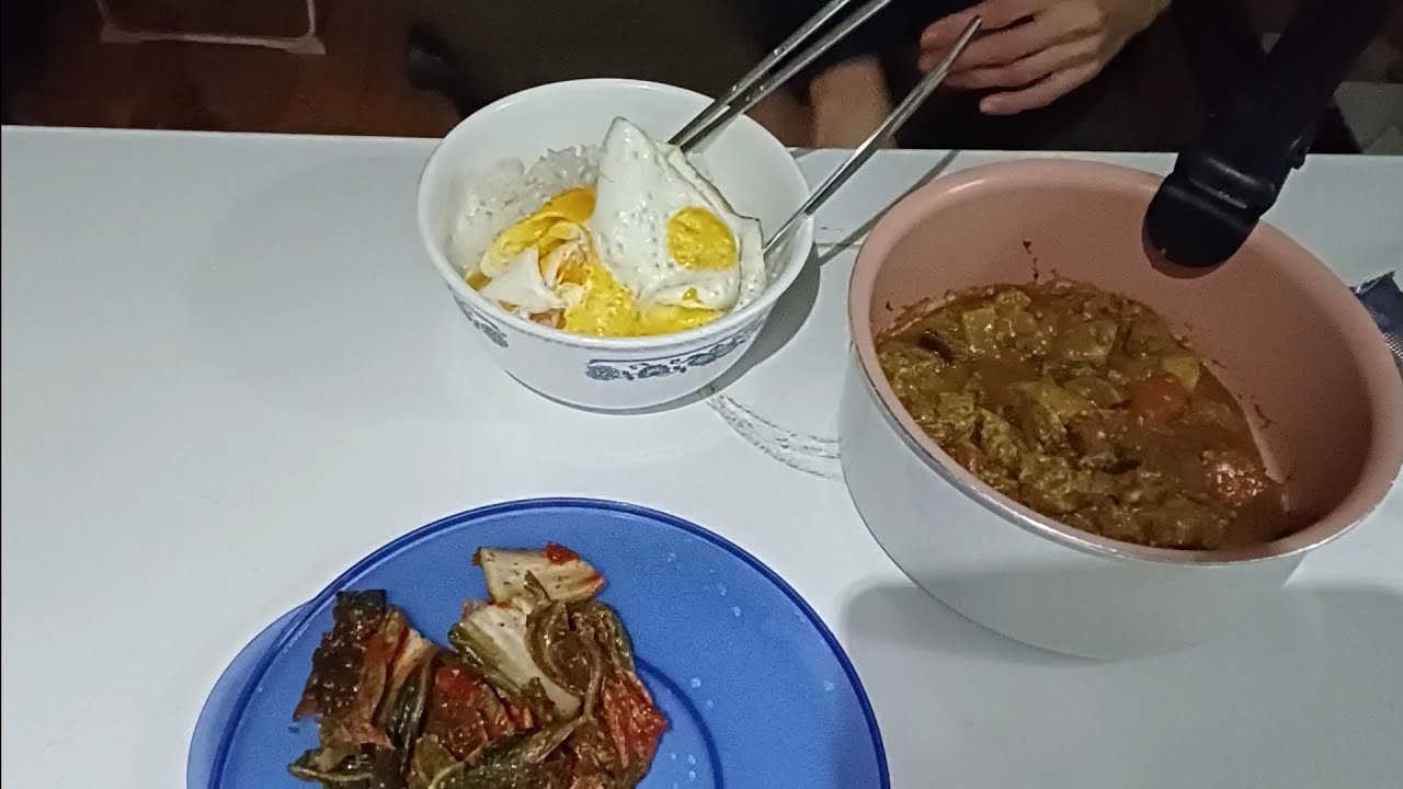김치 카레 계란후라이 저녁 먹방 