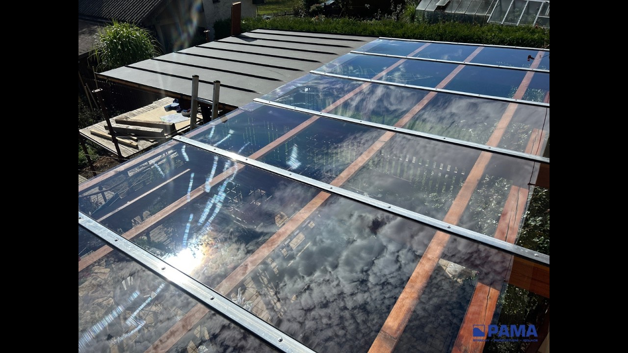 Zastřešení pergoly svépomocí. Rovný, čirý polykarbonát.