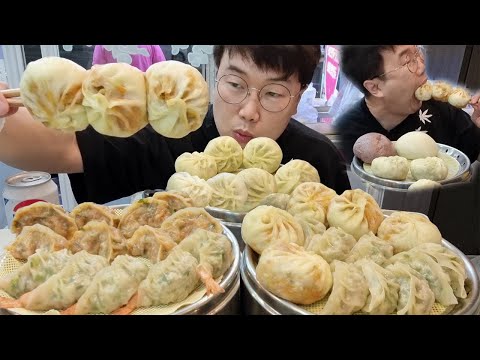 메뉴판에 있는 왕만두 만두 전메뉴 다먹는데.. 사장님이 찐빵도 주셔서 잘 먹었습니다!