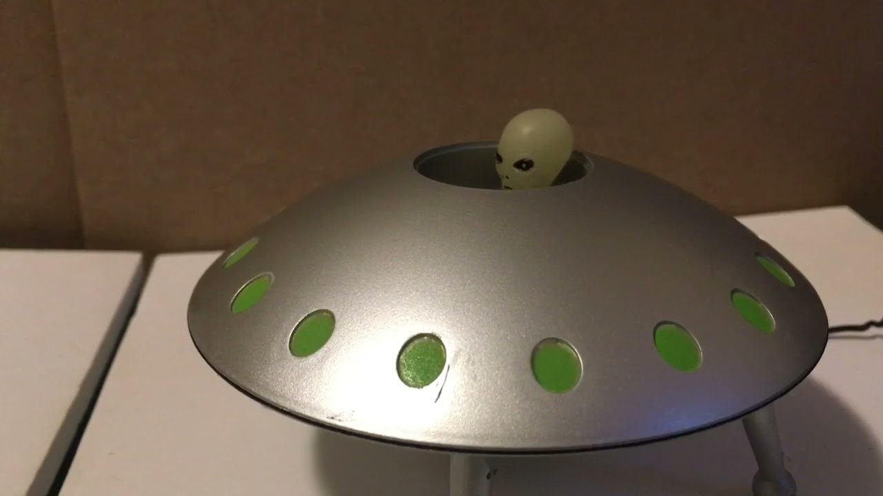The Alien ufo toy glow in the Dark - YouTube