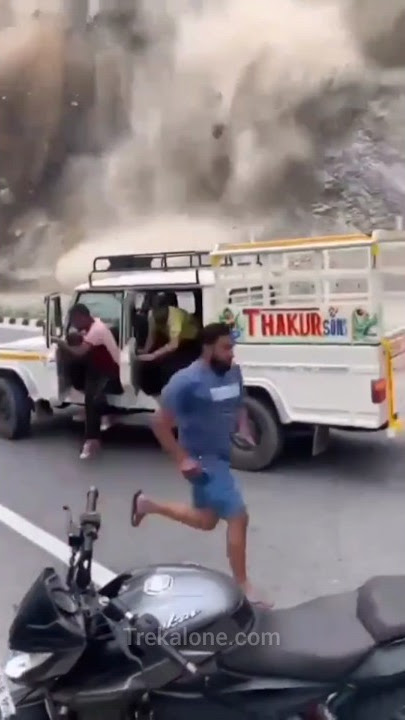 Recent Landslide in Himachal Pradesh, Live accident caught in camera