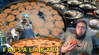 EXTREMELY POPULAR FOOD IN FAISALABAD | JALANDHAR FISH | PEEPAL BATA JALEBI | TAKATAK AT CLOCK TOWER