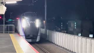 国立を通過するE353系とE233系 (中央線)
