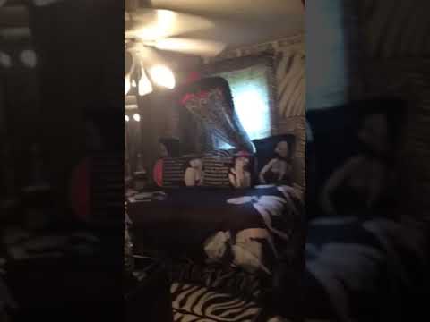 updated-bedroom-with-marilyn-monroe