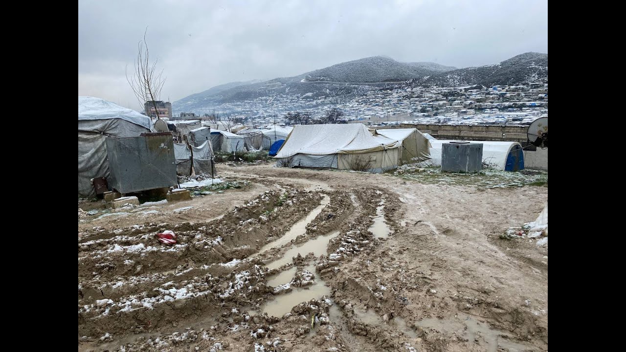 اشتداد العاصفة الثلجية في مخيمات خربة الجوز غربي إدلب