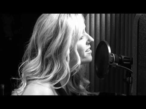 Kings of Leon - Use Somebody (Amanda Wood Acoustic...