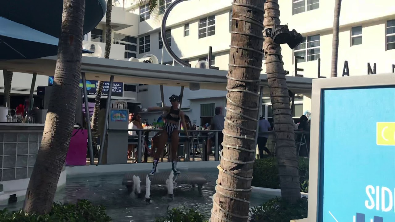 Miami Beach Sidewalk cafe