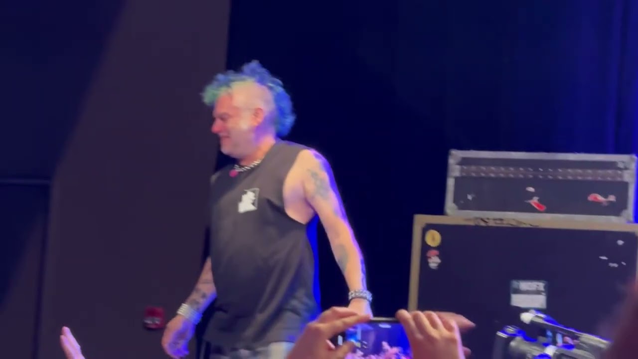NOFX - Final Tour, goodbyes to fans. 