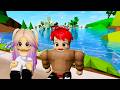 SOBREVIVIMOS a la INUNDACIÓN de la PLAYA en BROOKHAVEN ROBLOX con LYNA