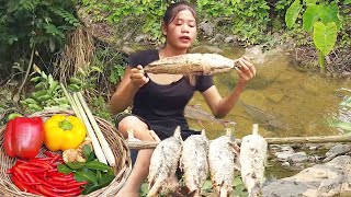 Wow Fast and great tasty grilling fish! Catch and grilling fish for lunch, Eating with vegetable