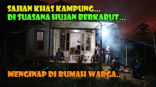 Pemadam Kelaparan Dengan Sajian Khas Ala Kampung. Di Suana Hujan Berkabut...Madep Pisan Euy...