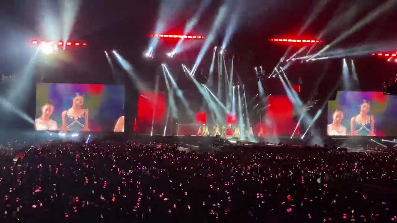 BLACKPINK in JAKARTA Day 1 - LISA (Lalisa+Money)-Shutdown - Type Girl -DDU DU DDU DU - Forever Young