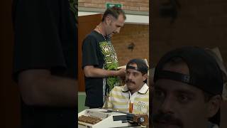 El Maríno y el Buitre le llevan un Recado al entrenador de la Deportista #elpatrondelmal