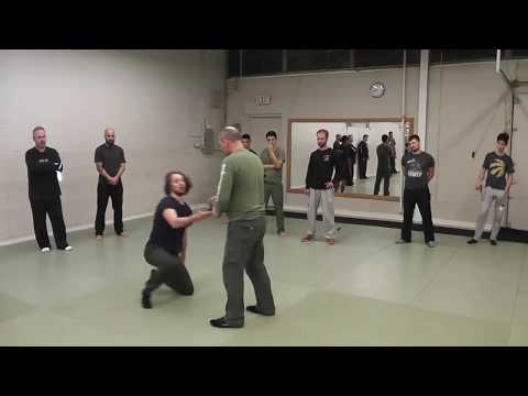 Видео: Igor Ponizov, Systema for Dummies, Knife Disarming, Working Against Joints.