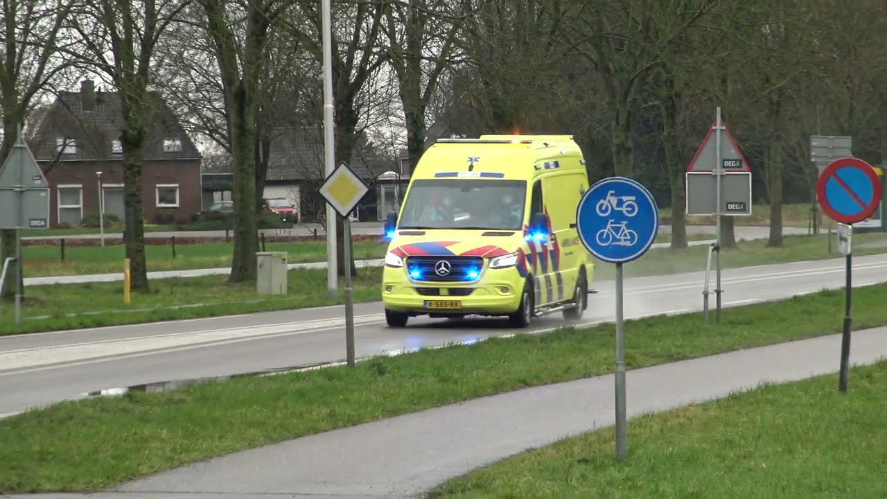Politie, Ambulances, Brandweer met Spoed binnen 7 minuten ter plaatse bij een Reanimatie in Lathum