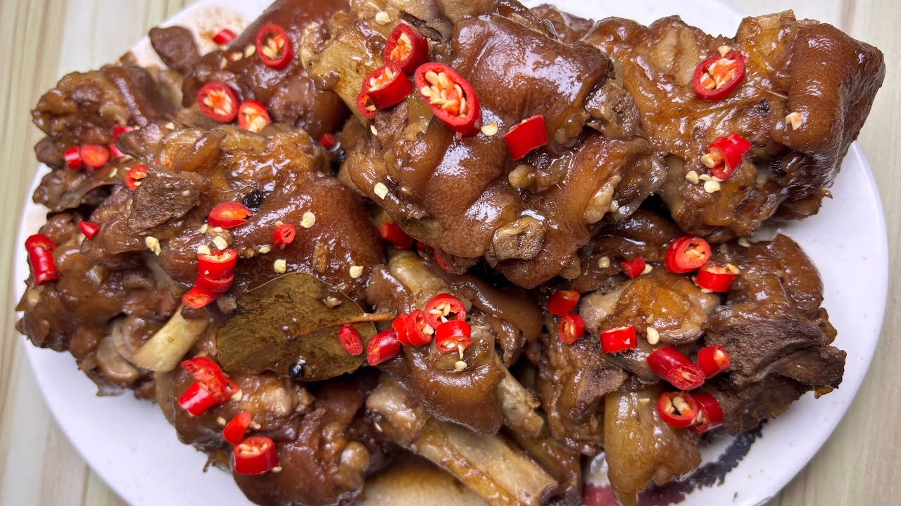  PAKSIW PORK KNUCKLES 