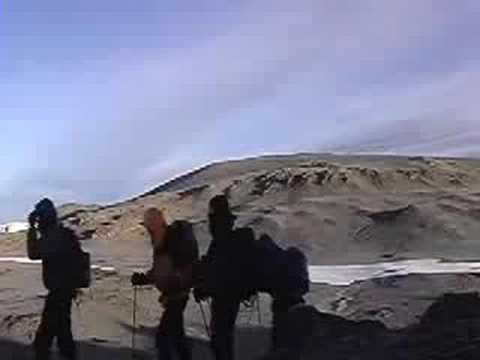 Videó: Elég Bátor Vagy-e Ahhoz, Hogy Felmászhass Az Afrikai Kilimandzsáró-hegyre? Matador Network