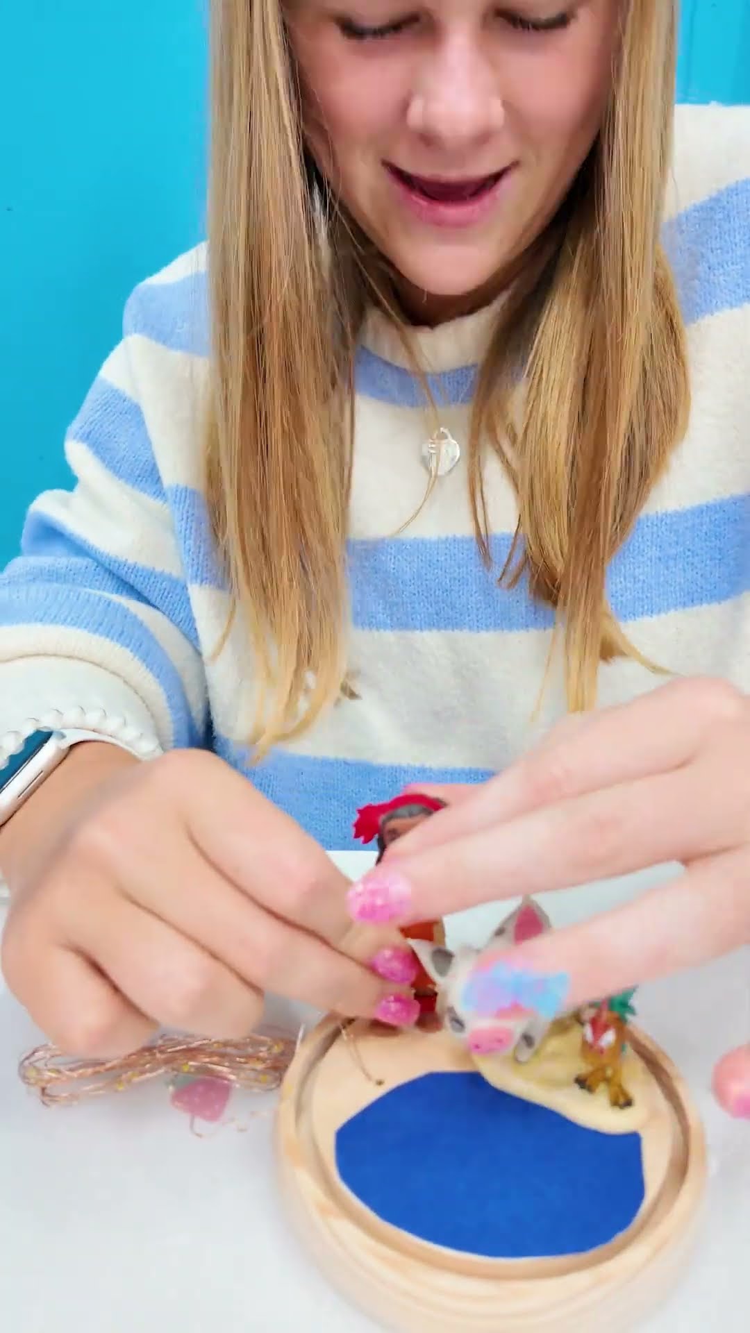 Assistant Crafts a DIY Moana Night Light #FamilyFun #Moana2Craft