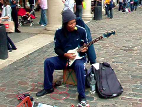 RICHARD BLUES GOOD  GUITARIST IN COVENT GARDEN LONDON BUSKING