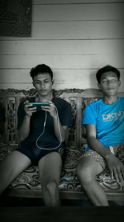 Sadboy! Beginilah ketika ngumpul pada sibuk main hp!