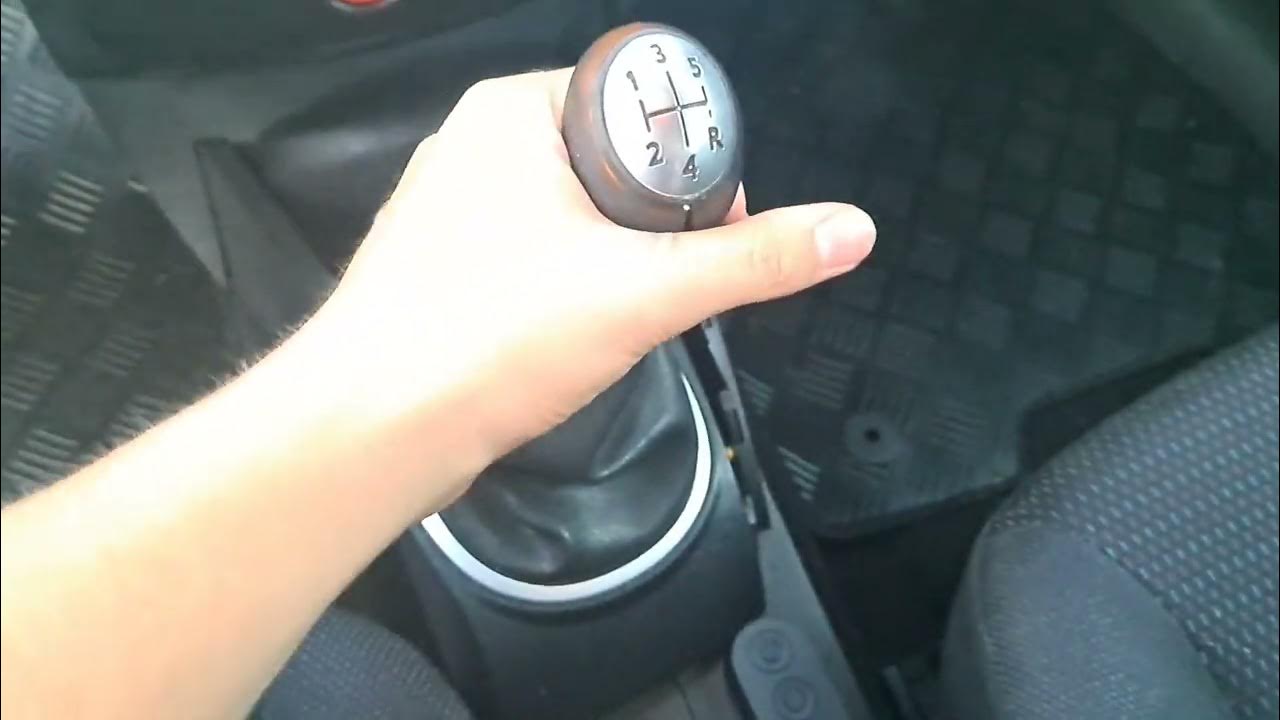 How to replace shift knob on a Renault Clio 3 2007 