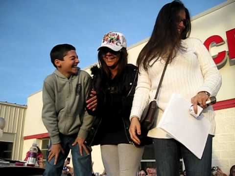 Jersey Shore's Snooki gets on top of a car and dances!  In Nazareth/Easton, PA