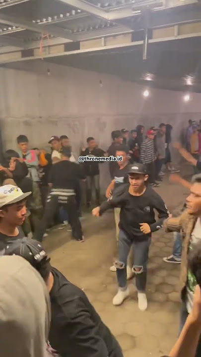 Having fun #gigs #mosh #moshpit #moshing #twostep #dance #shorts #pogo #hardcore #youtubeshorts