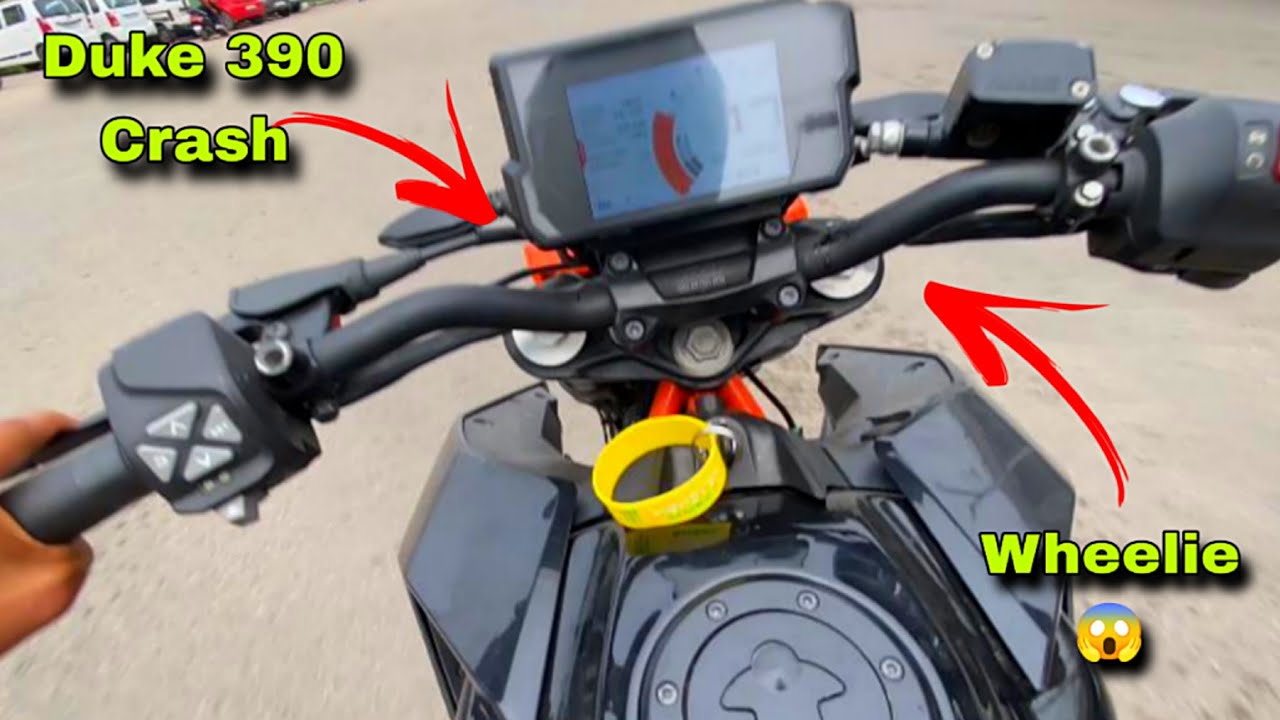 Duke 390 Almost Crash live Wheelie Accident😱