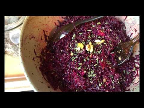 Vidéo: Comment Faire Une Salade De Betteraves Crues