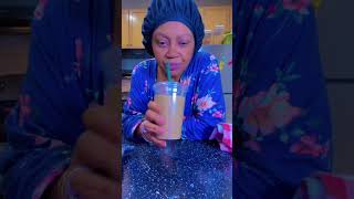 MUNDANE LADY V LETS MAKE A FROSEM SUPER GREEN SMOOTHIE THIS MORNING 🤍