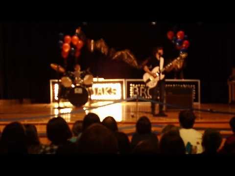 Cade Bradshaw and Jake O'Gara perform "I Don't Want It" at Glen Oaks Elem.Talent Show