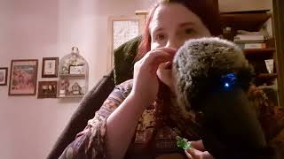 ASMR på Svenska - tuggar på gelégodis och pez, mouth sound, chewing sound, eating sounds, smask!