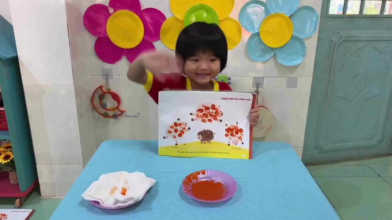 Hoạt động tạo hình: Chấm màu lông cừu – Lớp Mầm 2