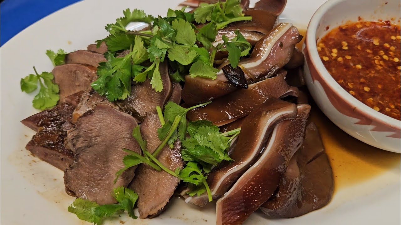 nits-thai-food-braised-pig-s-ears-and-pig-s-tongues-with-chili-garlic
