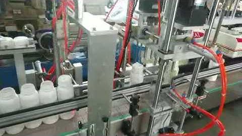 機械手臂落蓋側旋鎖蓋封口設備 Full-auto Cap Inserting, Side-wrap Capping & Sealing Machine Turnkey Packaging Line