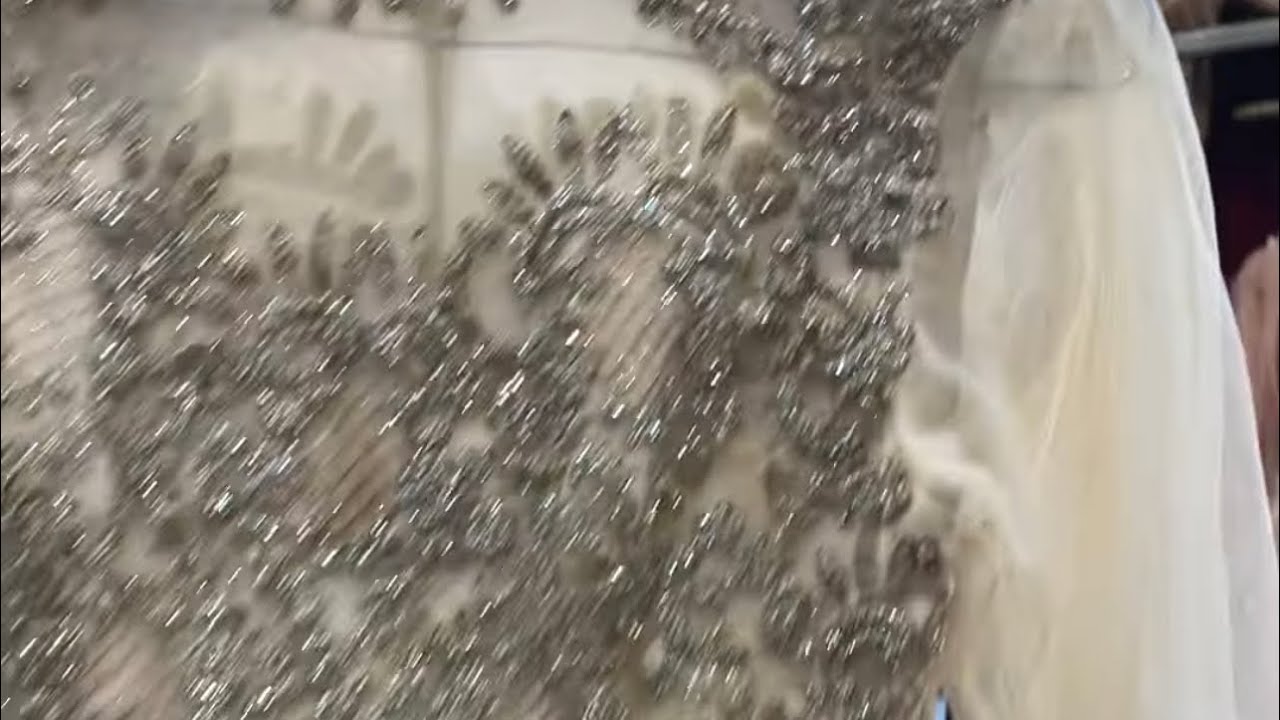 الفيدو إلى هيكسر الدنيا حرفيا فستان السهره ببالاش